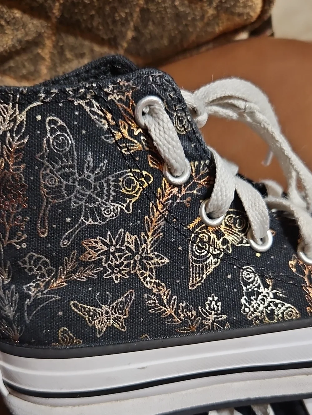 Converse here pair
